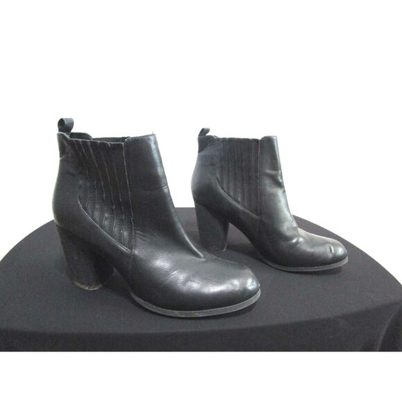 Madden Girl Dominicc Black Faux Leather Block Heel Ankle Booties Women Size 10M - Picture 3 of 10